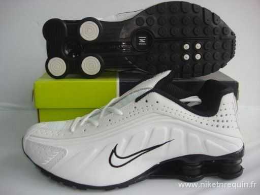 Nike Shox R4 Baskets Blanches Noires